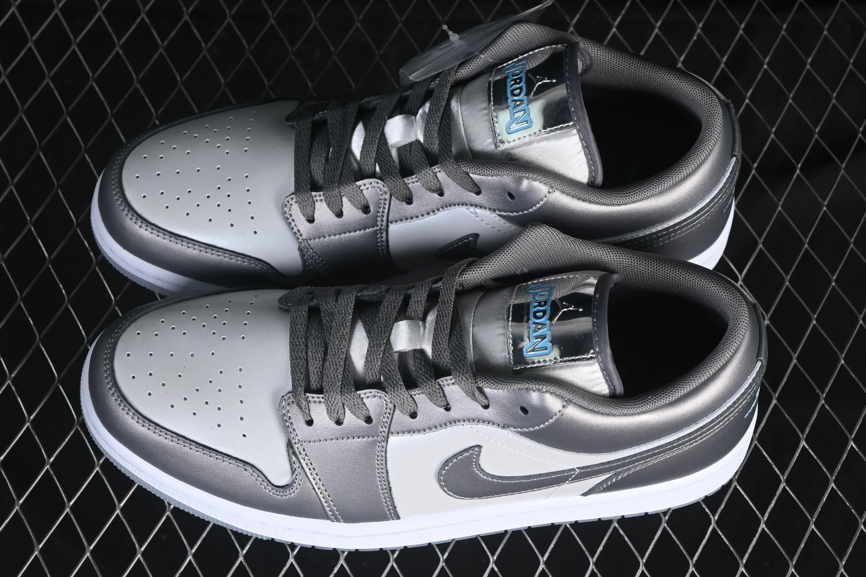 All Categories Air Jordan Jordan Series Basketball Shoes Air Jordan 1 Low Air Jordan 1 Low AJ1 Joe 1 Space Silver Retro Culture Leisure Sports Shoes HV4398-014
